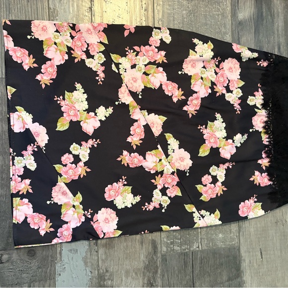 For Love And Lemons Pink Floral Set with Black Lace - Picture 4 of 7